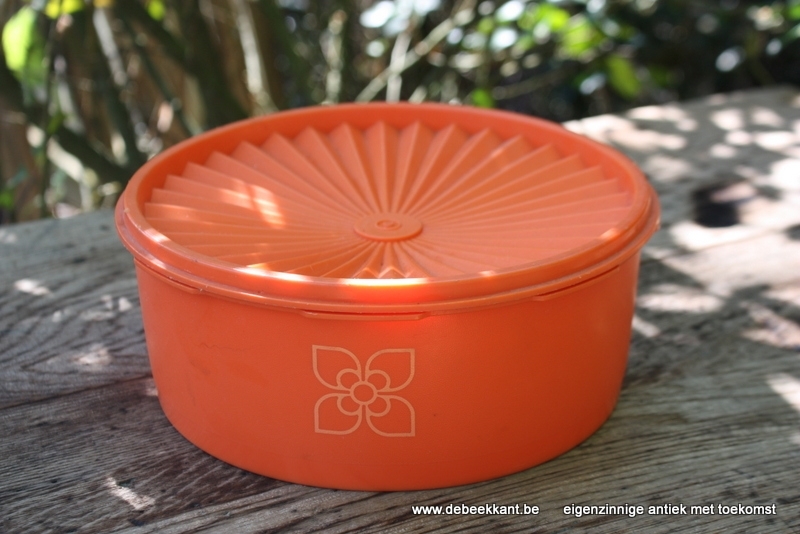 Retro Tupperware bewaardoos met zonnedeksel oranje