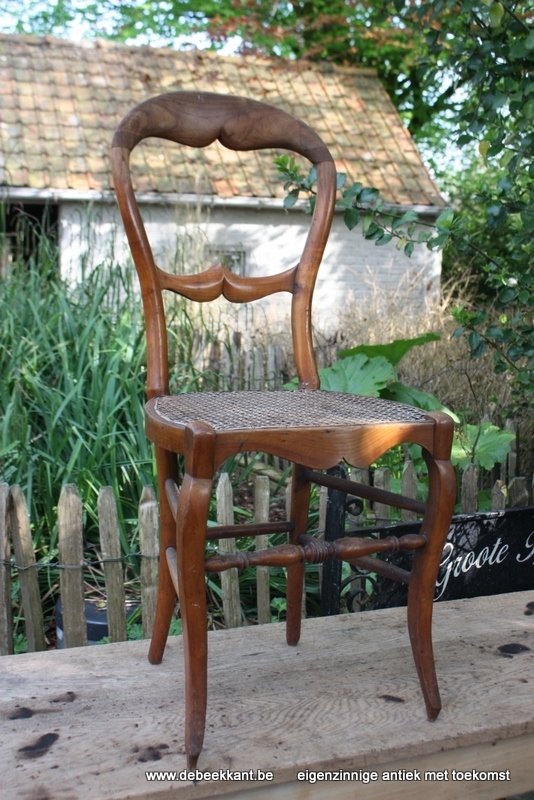 Antieke stoel kerselaar