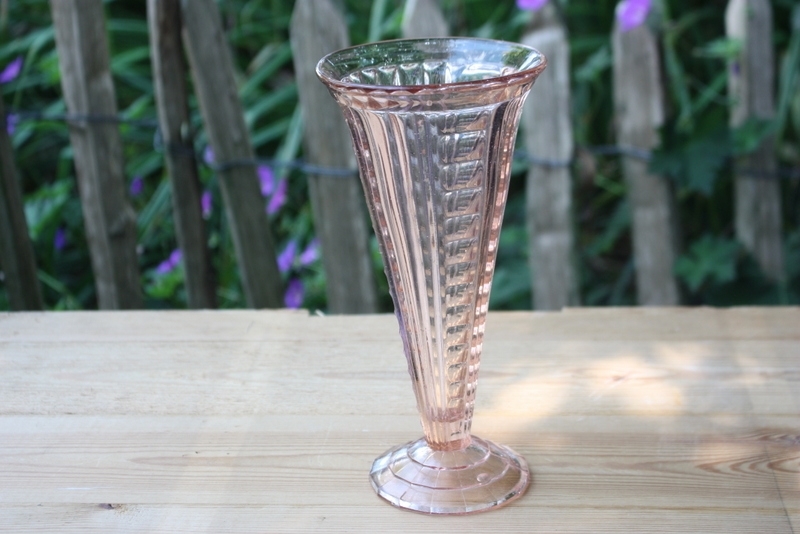 Antiek vaasje vaas roze glas art deco