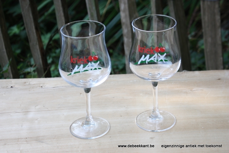 Glas op voet Kriek Max