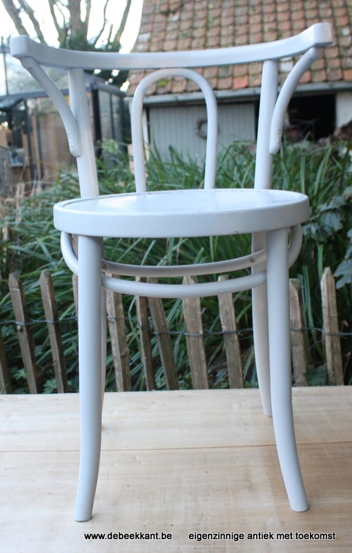 Armstoel caféstoel thonet stijl geschilderd