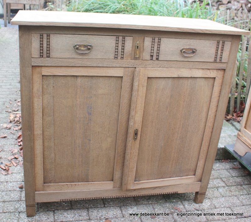 Antieke eiken kast commode opgekuist